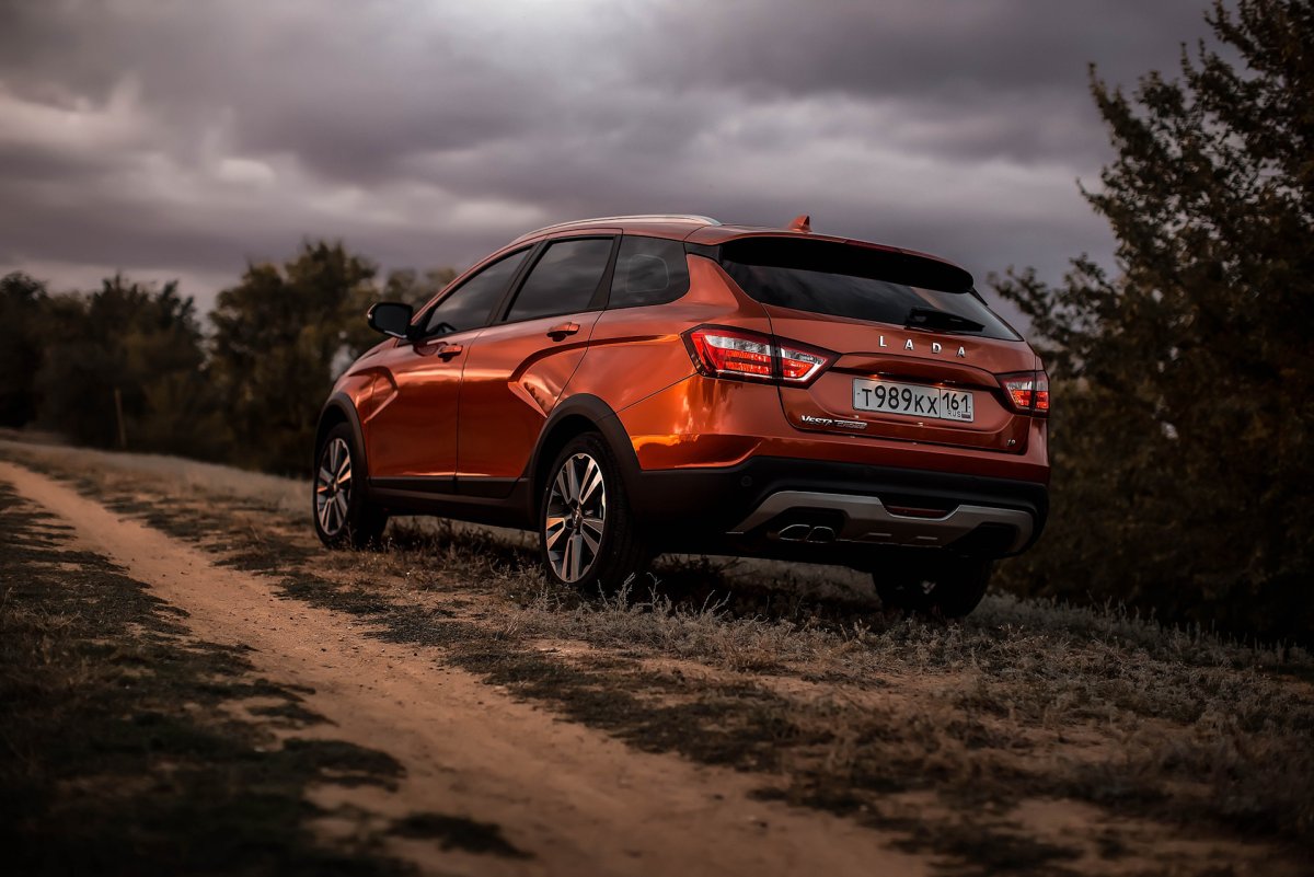 Lada Vesta SW Cross оранжевая