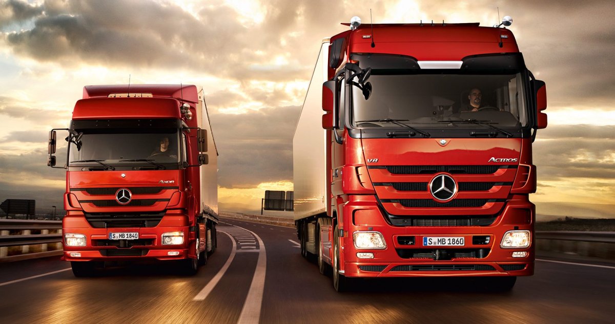 Грузовик Мерседес Бенц Актрос красный