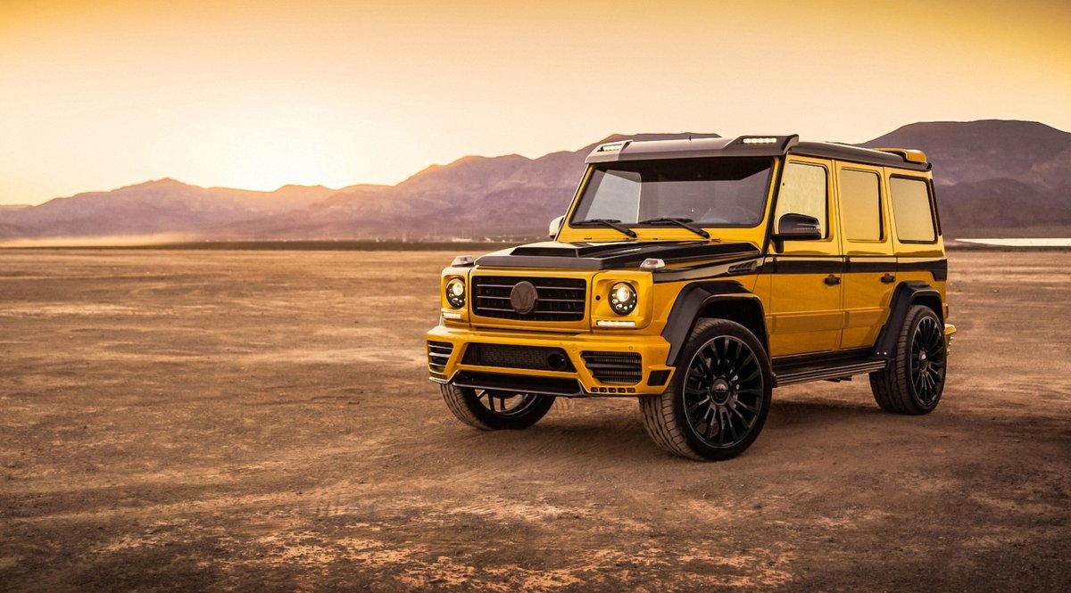 Mercedes Benz g63 AMG Gold