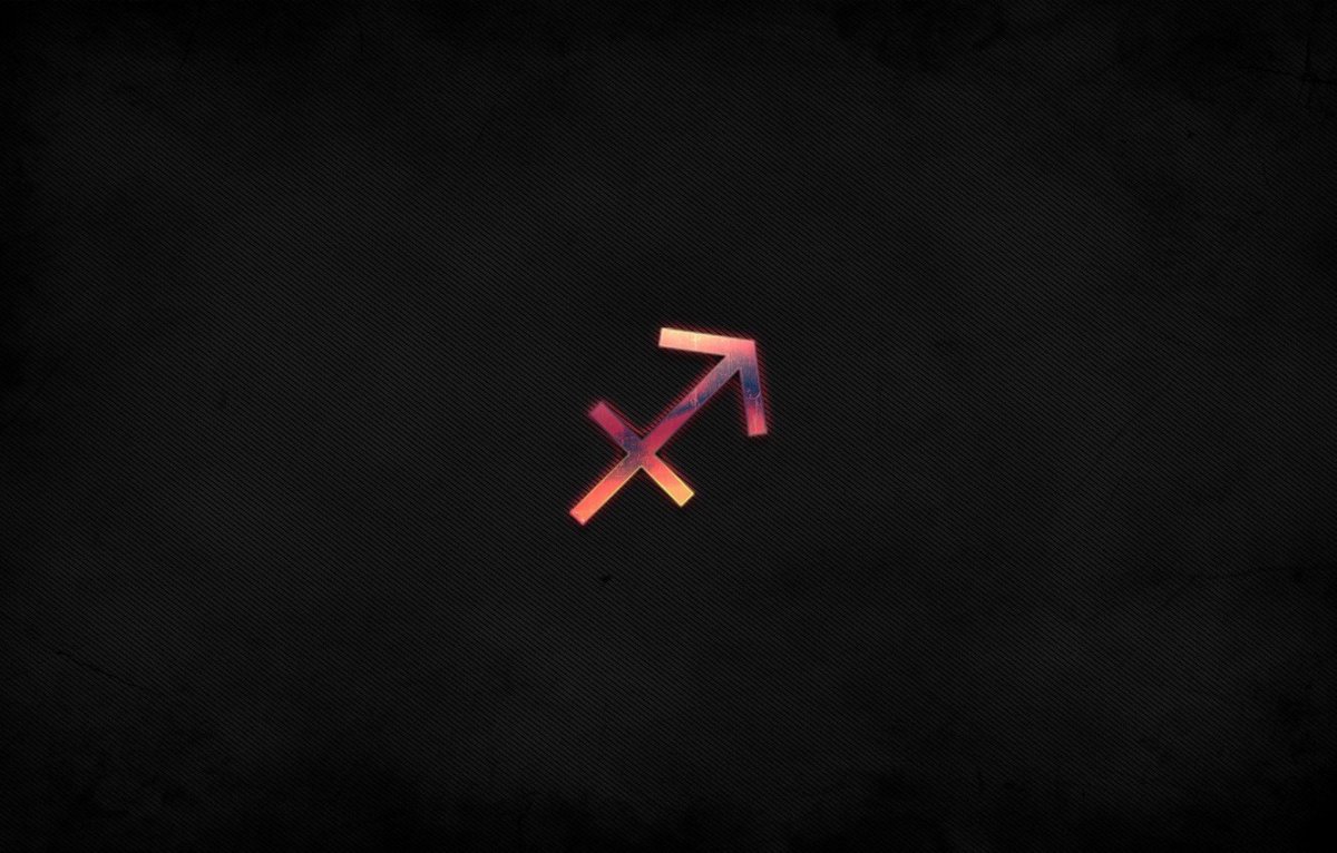 Стрелец на черном фоне