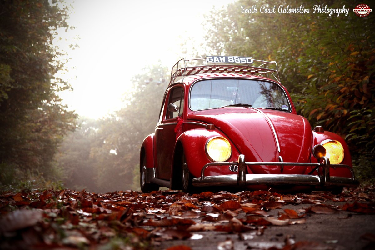 Красная ретро машина