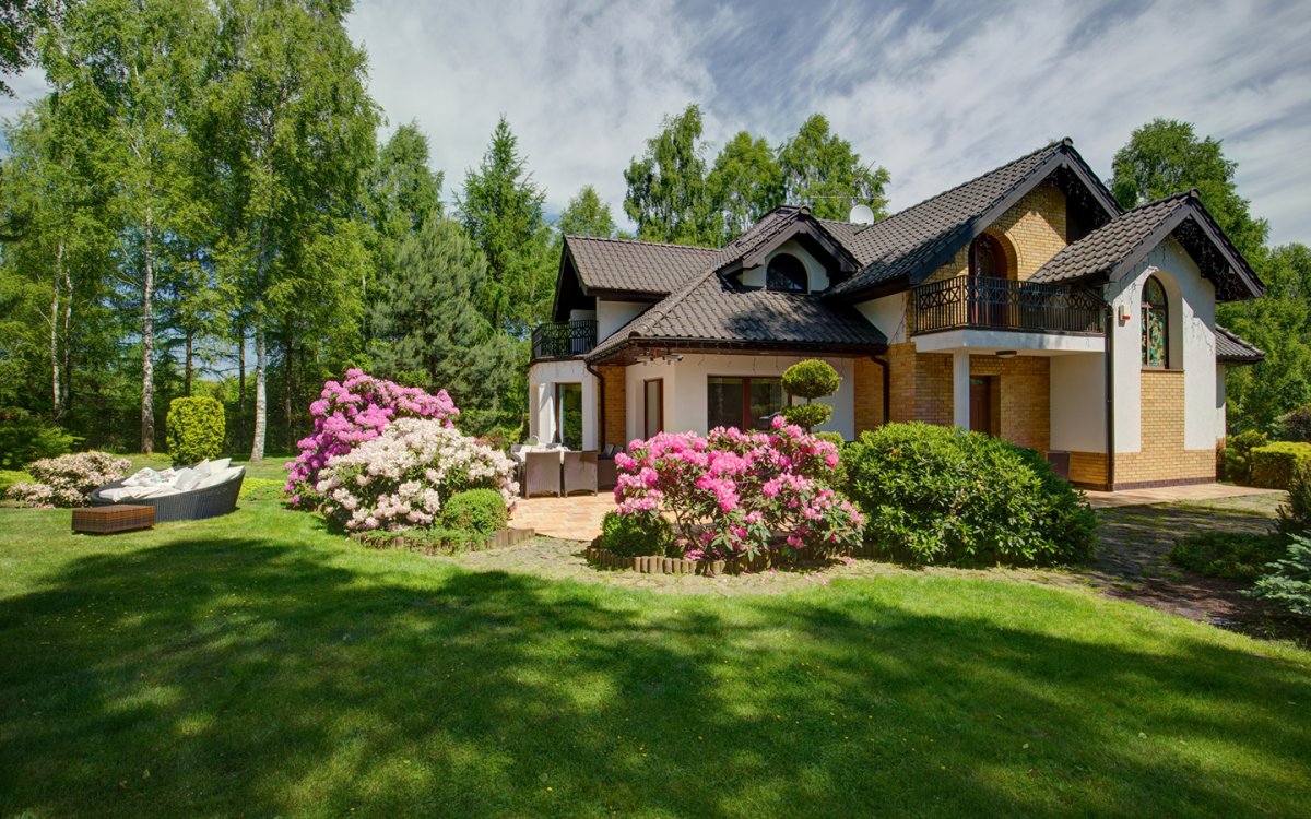 Красивый дом с участком