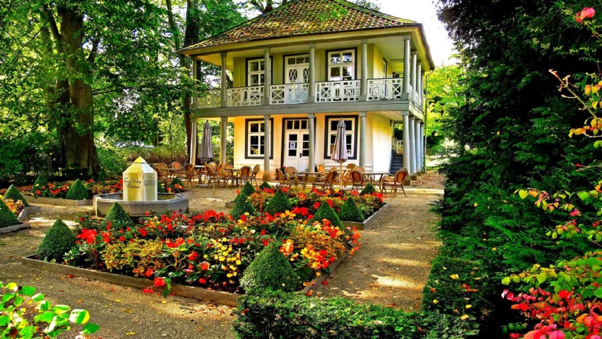 Красивые усадьбы с садом