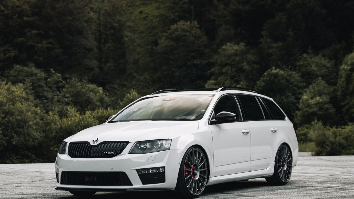 Skoda Octavia RS 2018 белая
