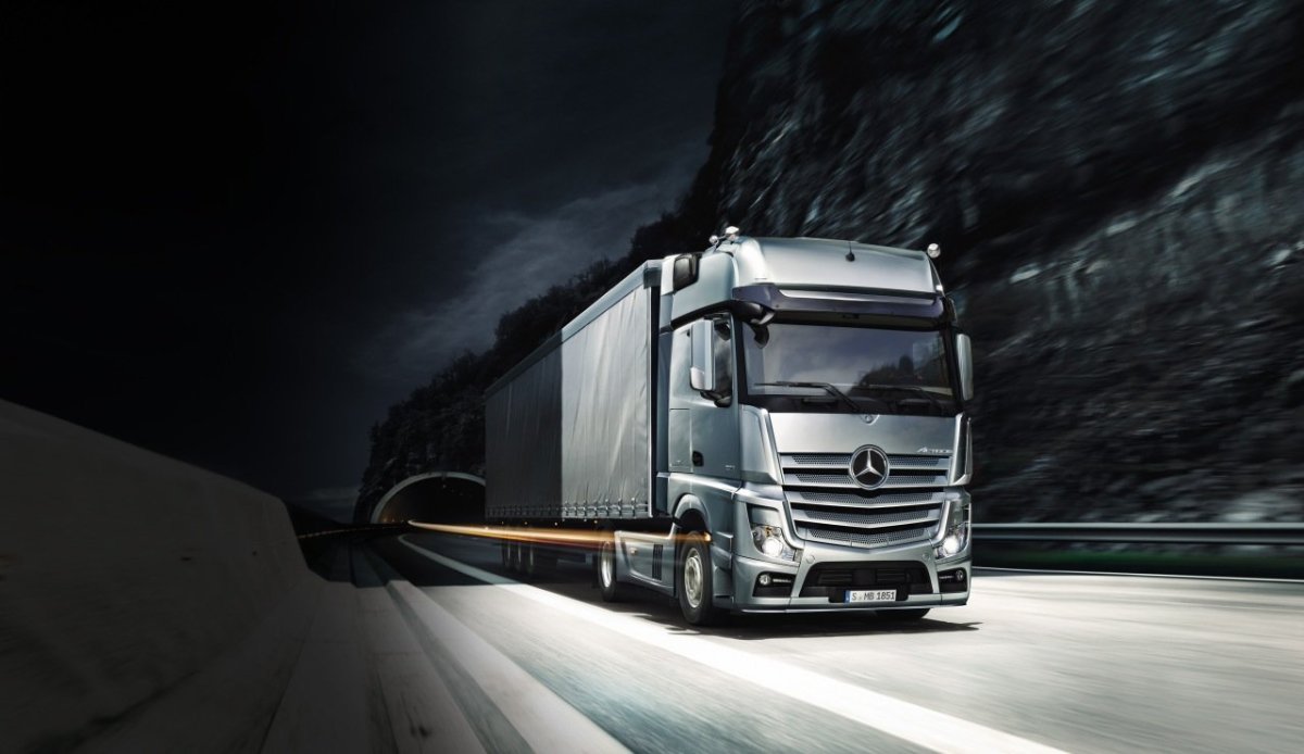 1920х1080 Мерседес Актрос