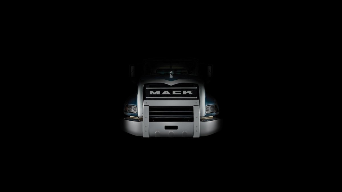 Грузовая машина на черном фоне