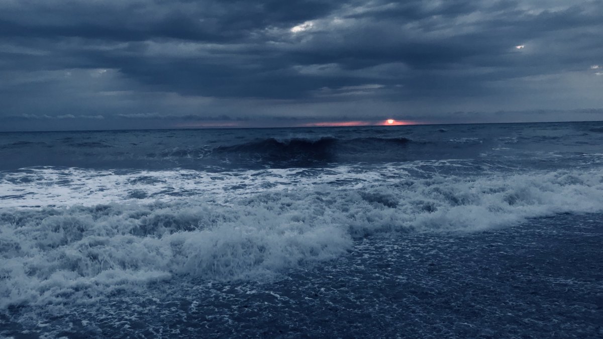 Холодное темное море