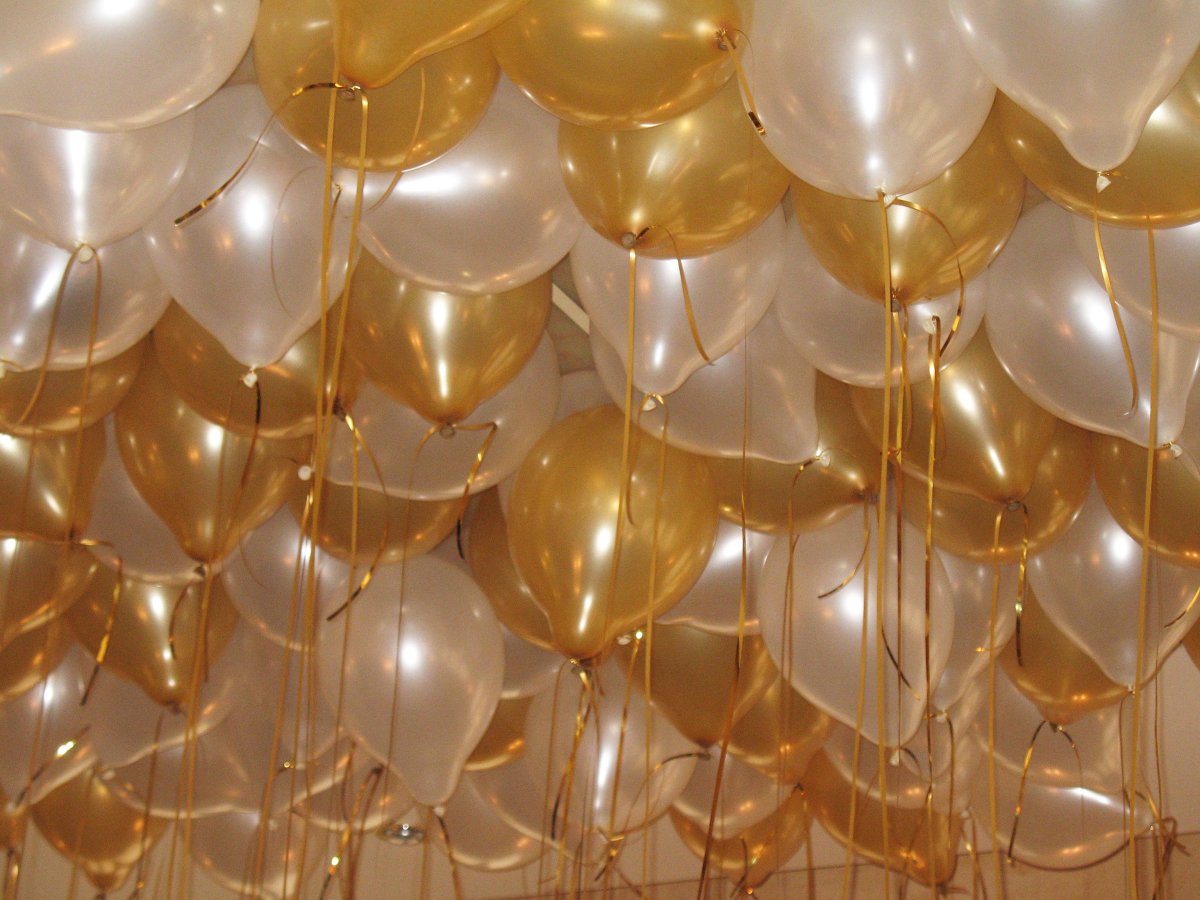 Шарики бело золотые