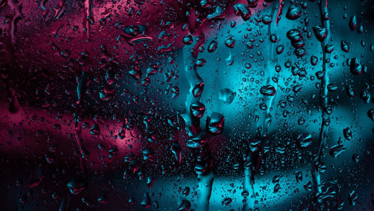 Капли на стекле