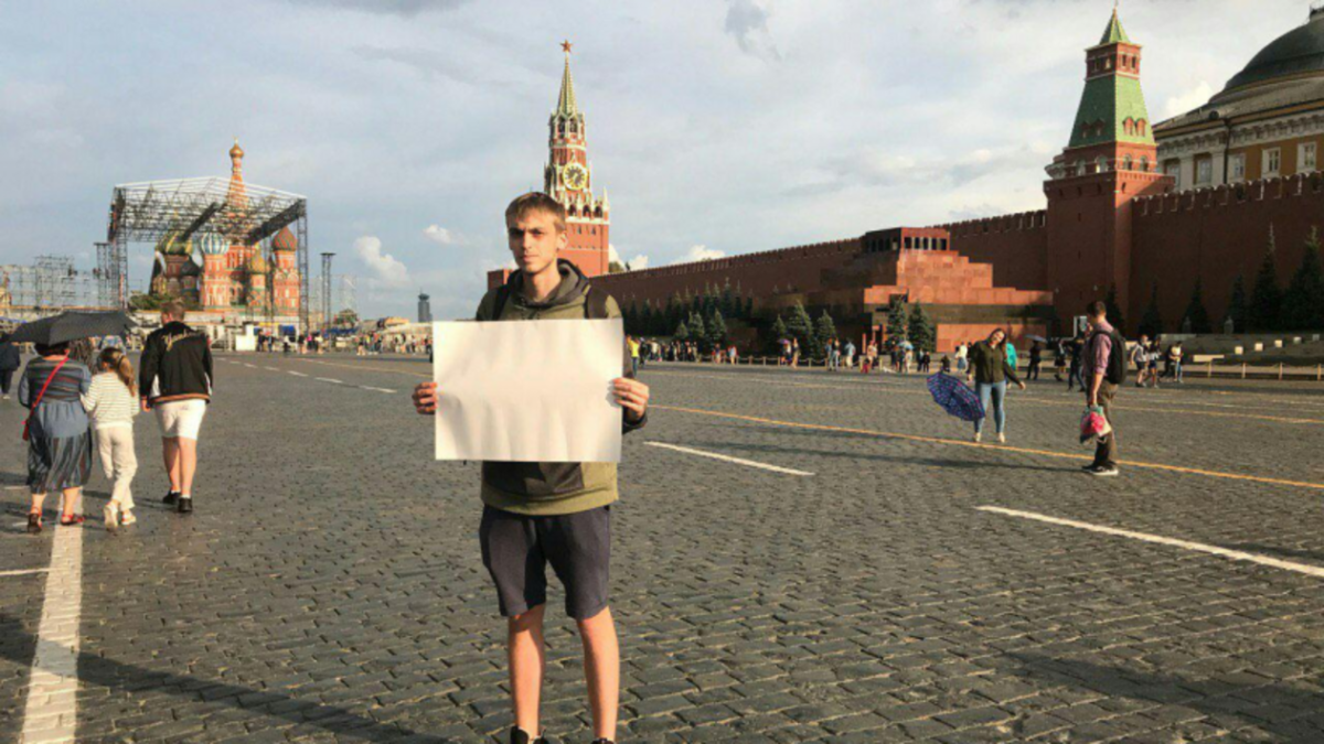 Мужчина на красной площади