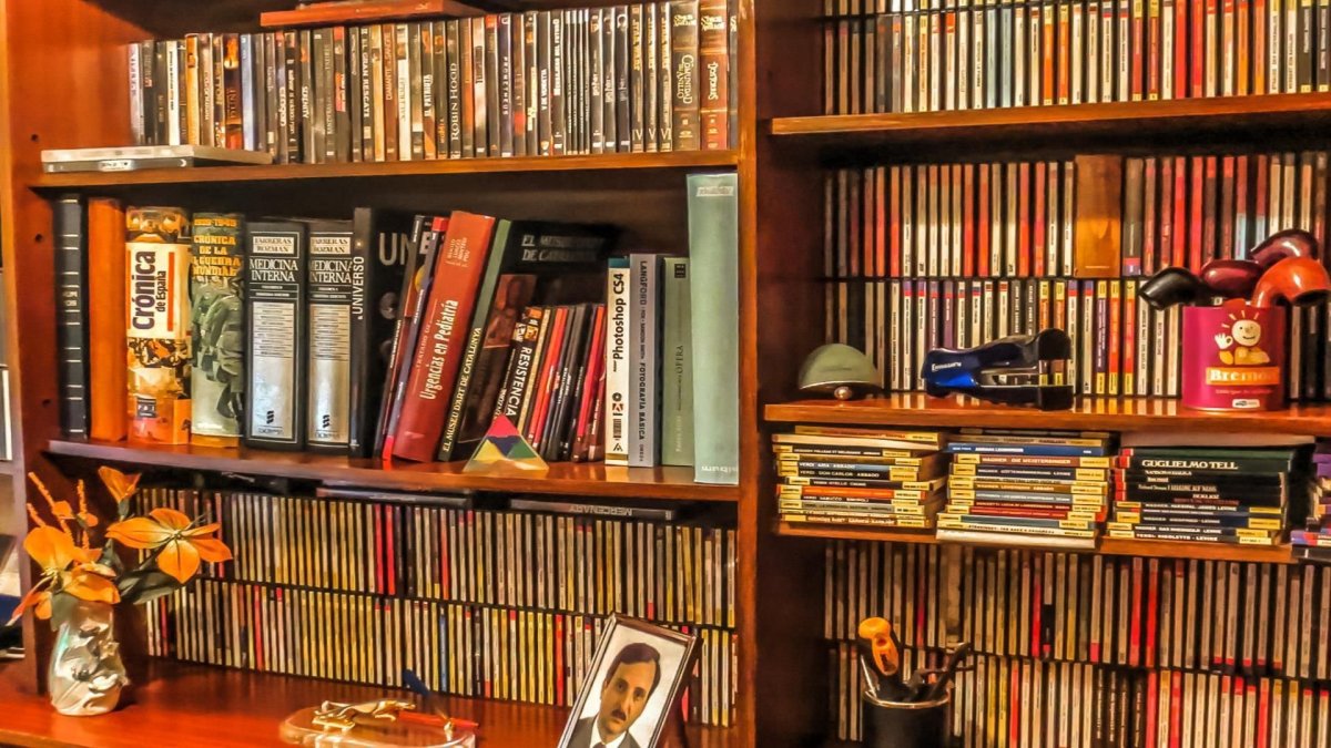 Книжные полки