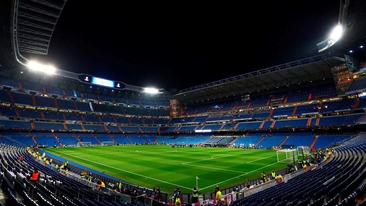 Сантьяго Бернабеу ночью