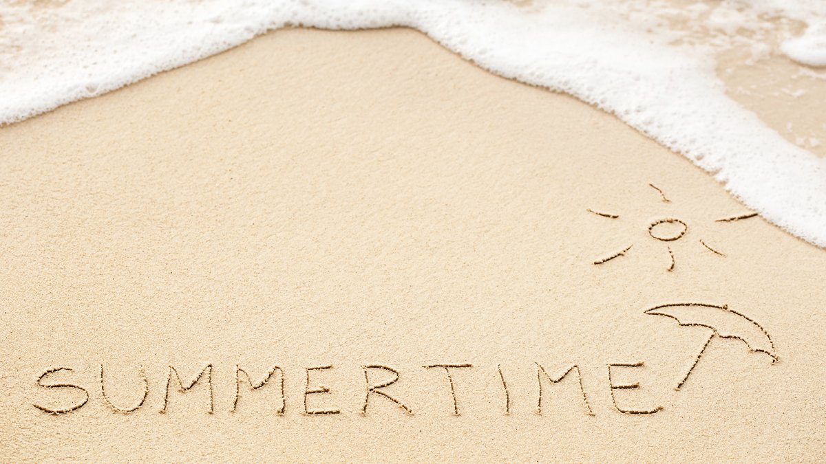 Лето надпись на песке