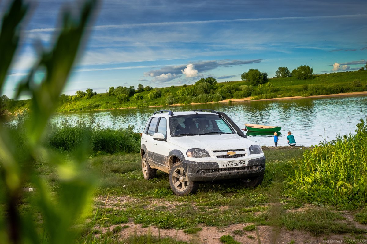 Лада Нива Тревел и Шевроле Нива
