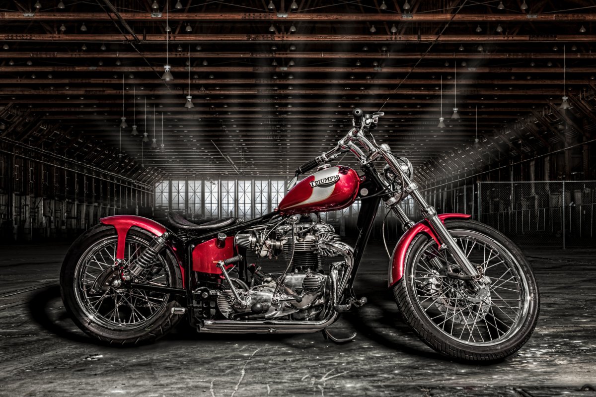 Мотоцикл в ангаре