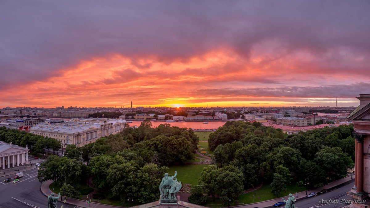 Колоннада Исаакиевского собора закат