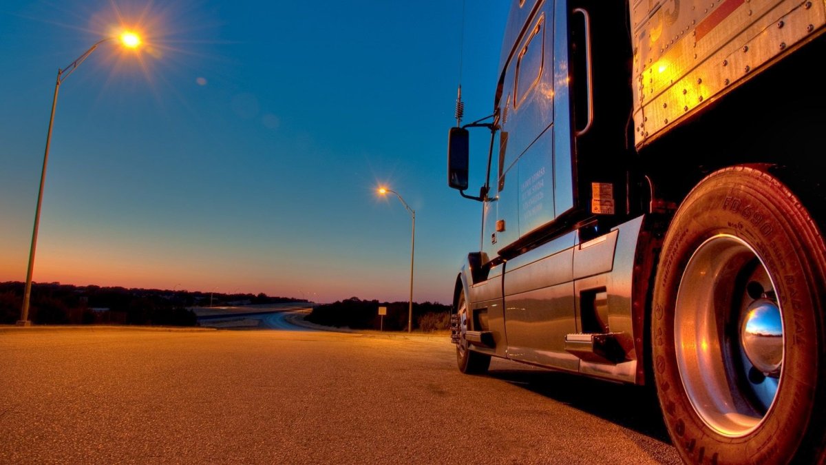 Грузовик Вольво 2016