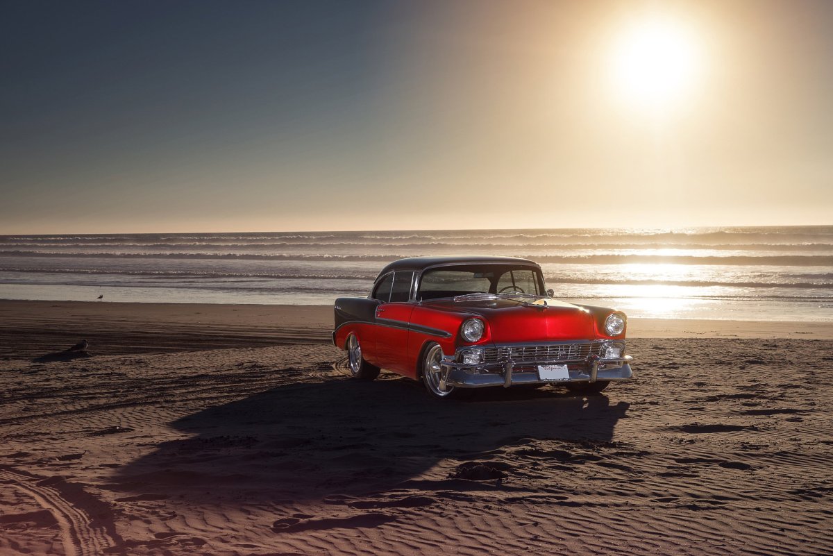 Ретро автомобиль на море