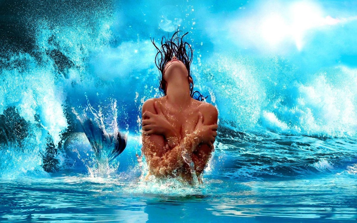 Русалка выныривает из воды