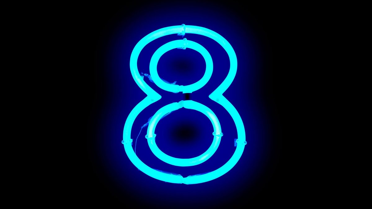 Неоновая цифра 8