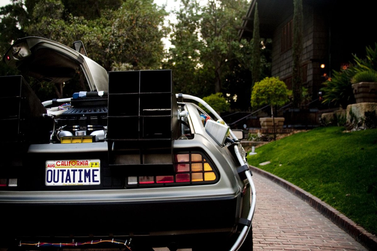 DELOREAN DMC-12 OUTATIME