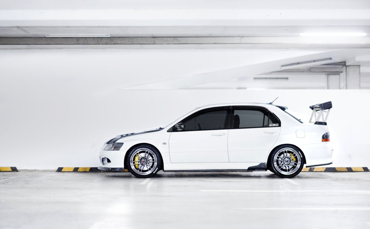 Mitsubishi Lancer Evolution x в профиль