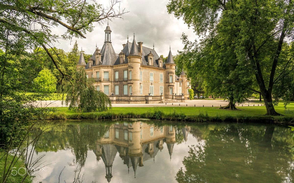 Замок с парком