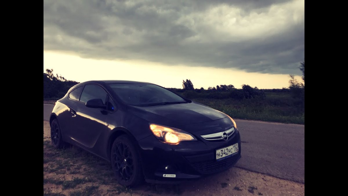 Опель Астра j GTC ночью