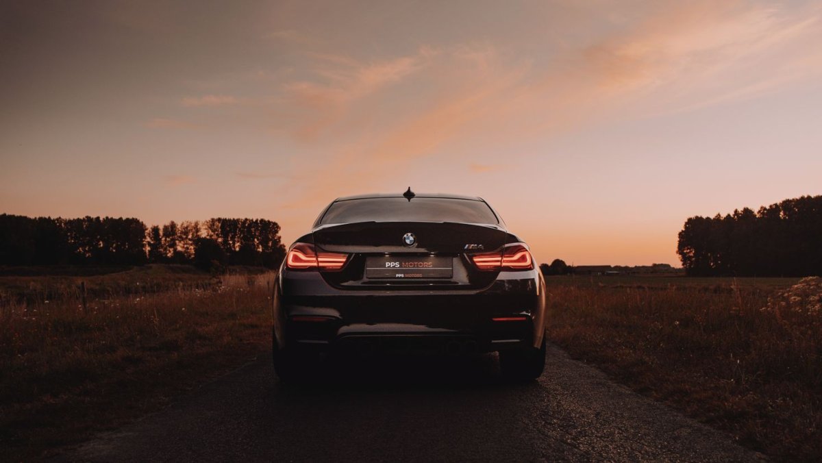 BMW m5 на закате