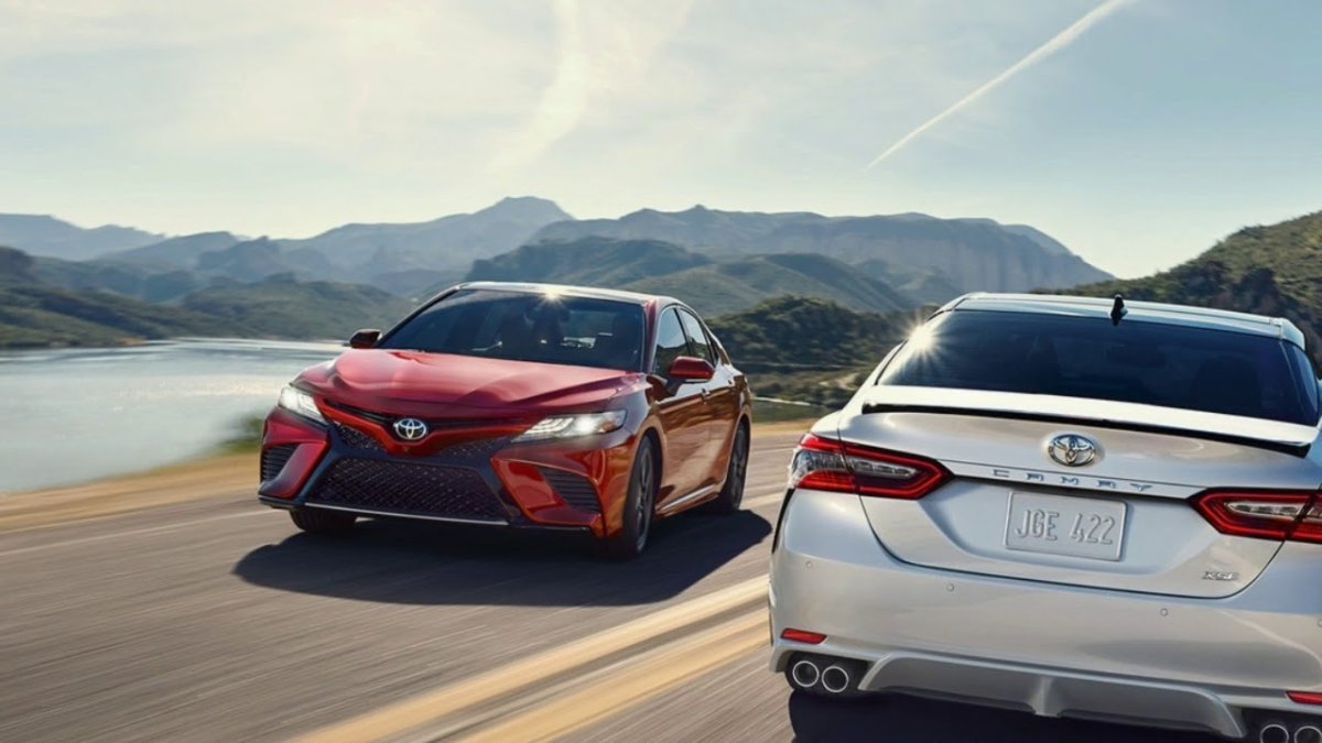 Toyota Camry 2018 vs 2021