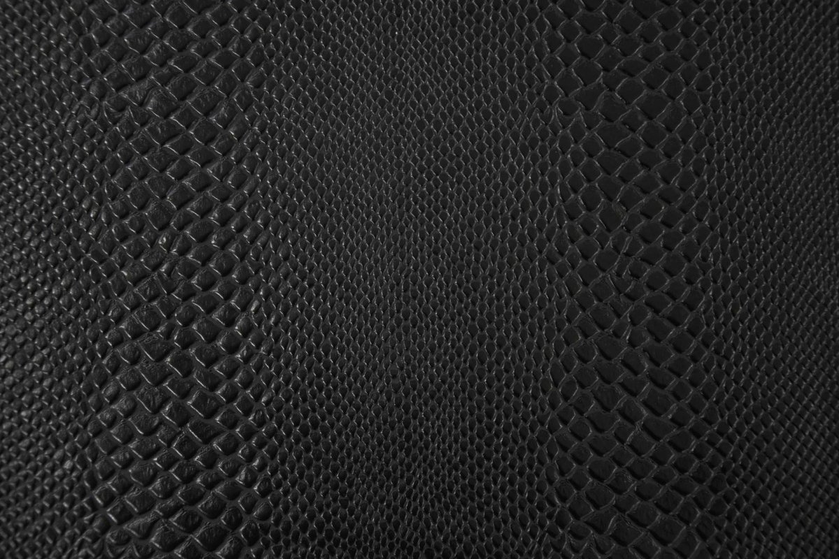 Черная кожа на рабочий стол