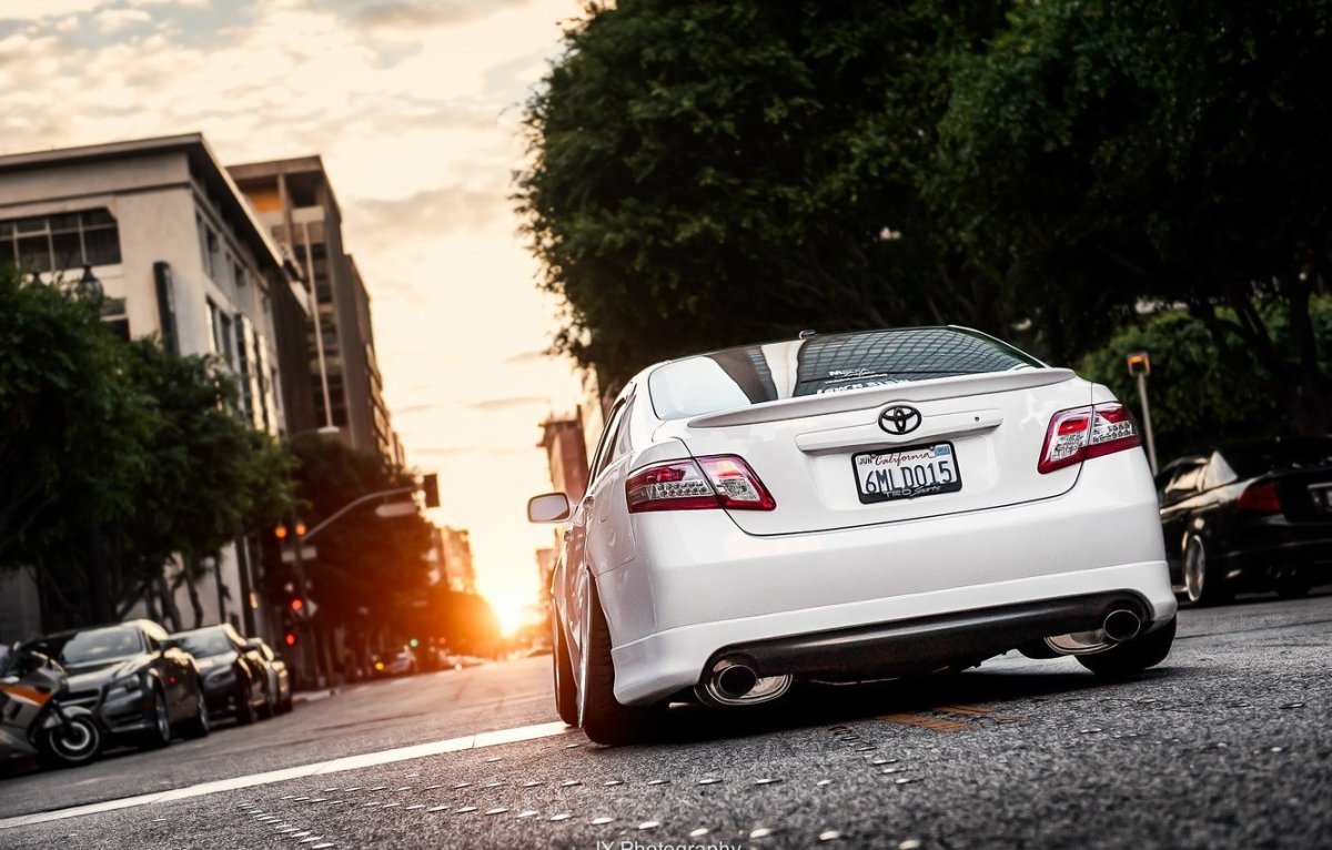 Белая Camry 3,5 stance