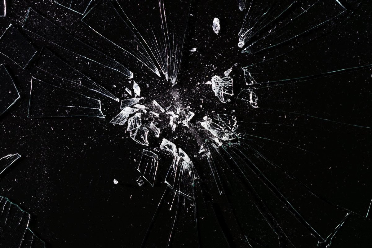 Разбитое стекло