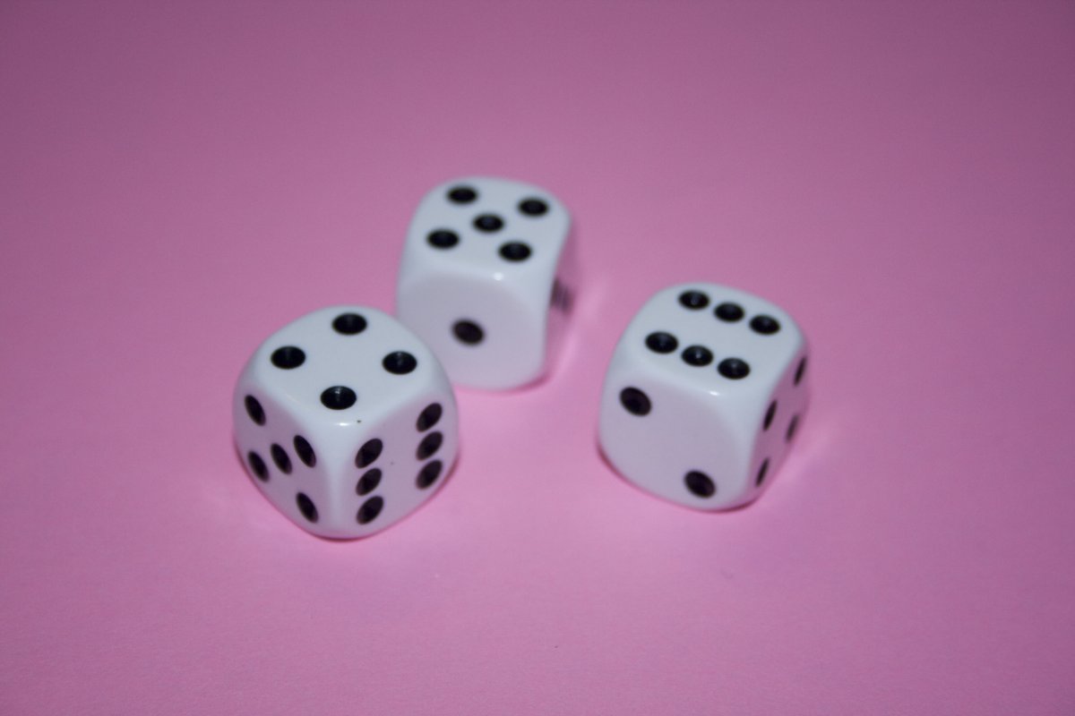 Игральные кости красивые