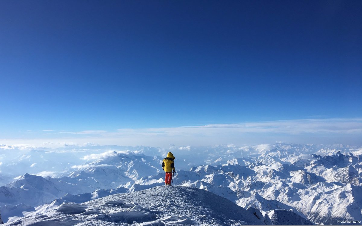 Вершине горы зимой Эльбрус