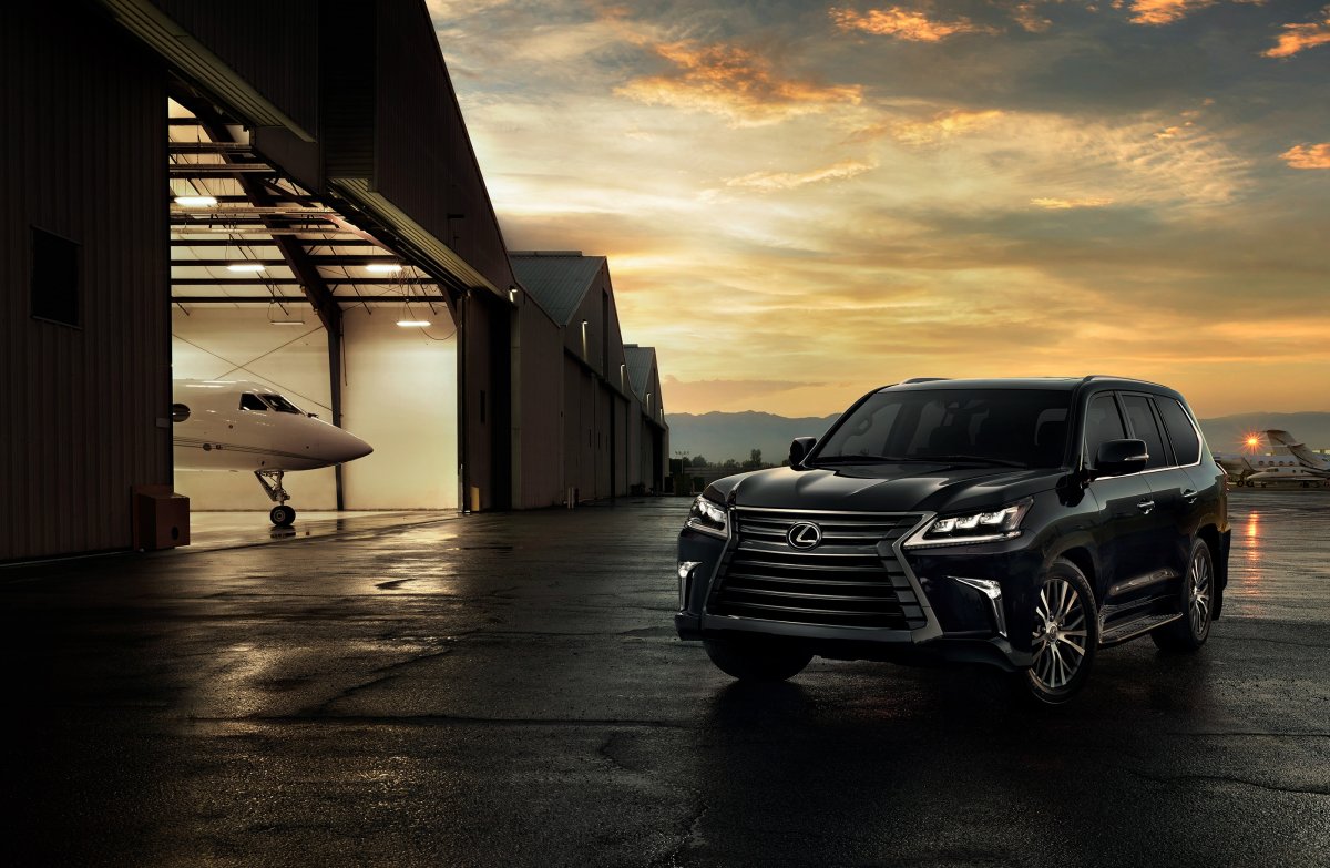 Лексус ЛХ 600