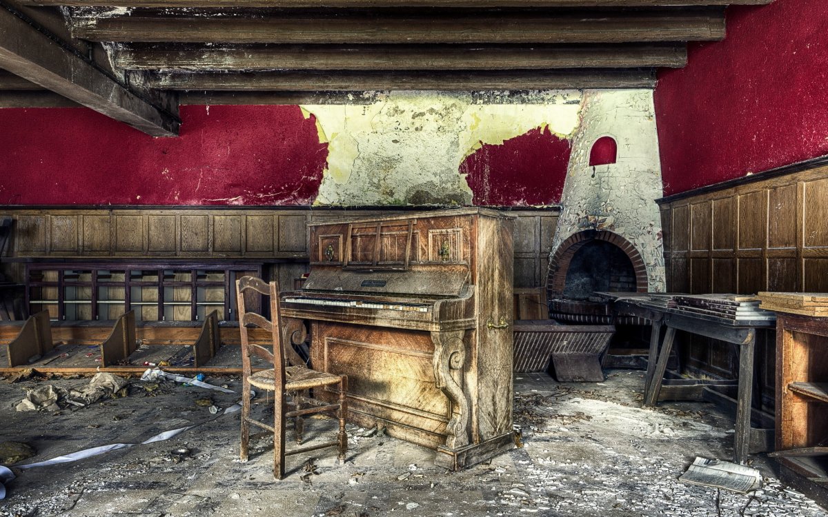 Обои метро рояль