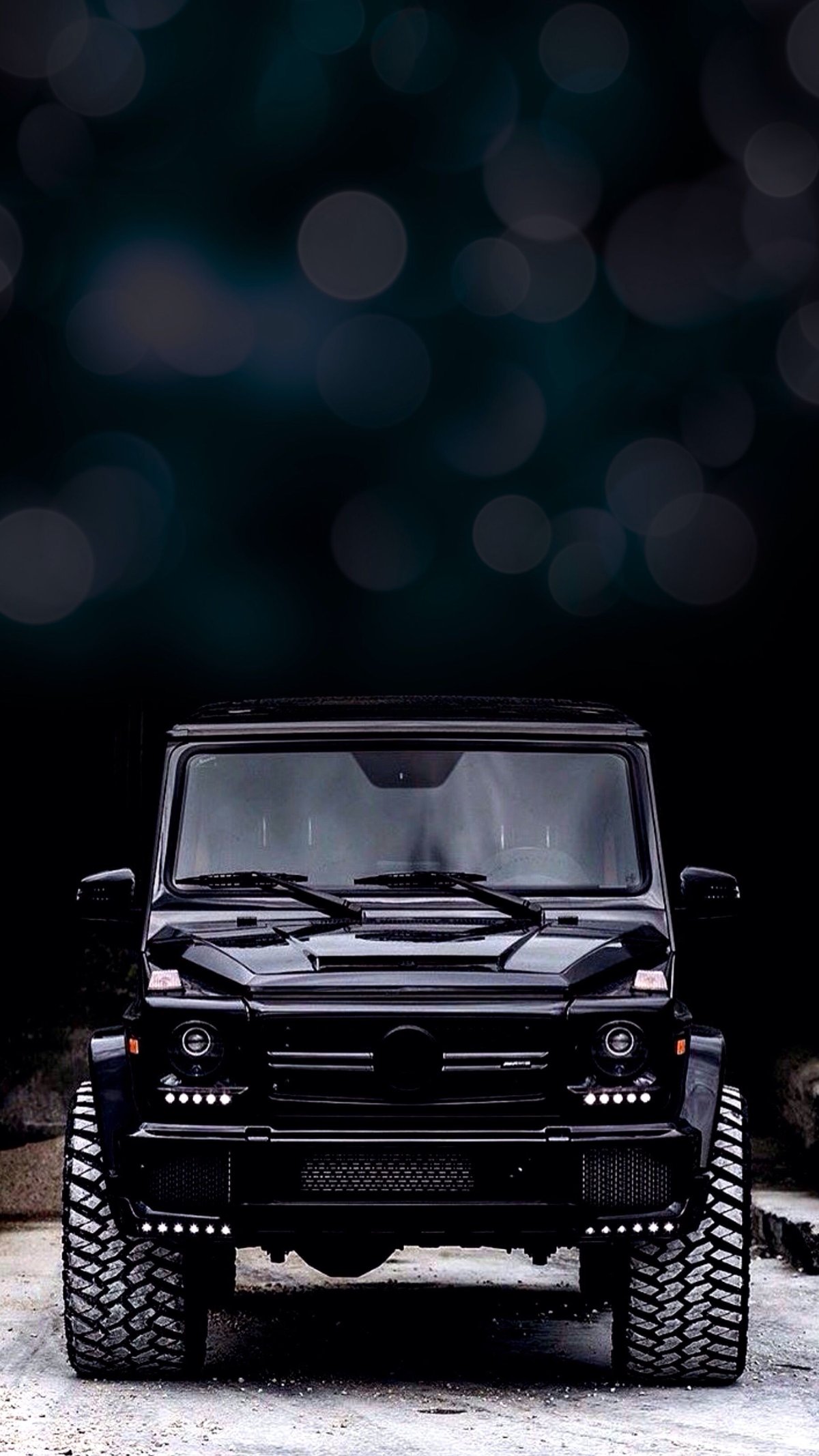 Девушки с Гелендвагеном в зимнем