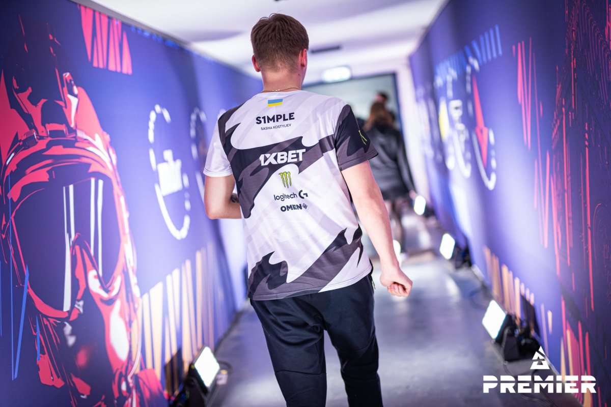 Navi s1mple спина