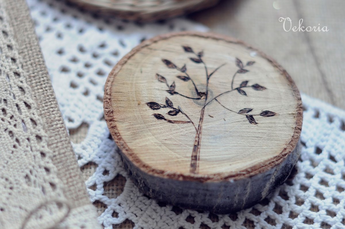 Надпись на срезе дерева