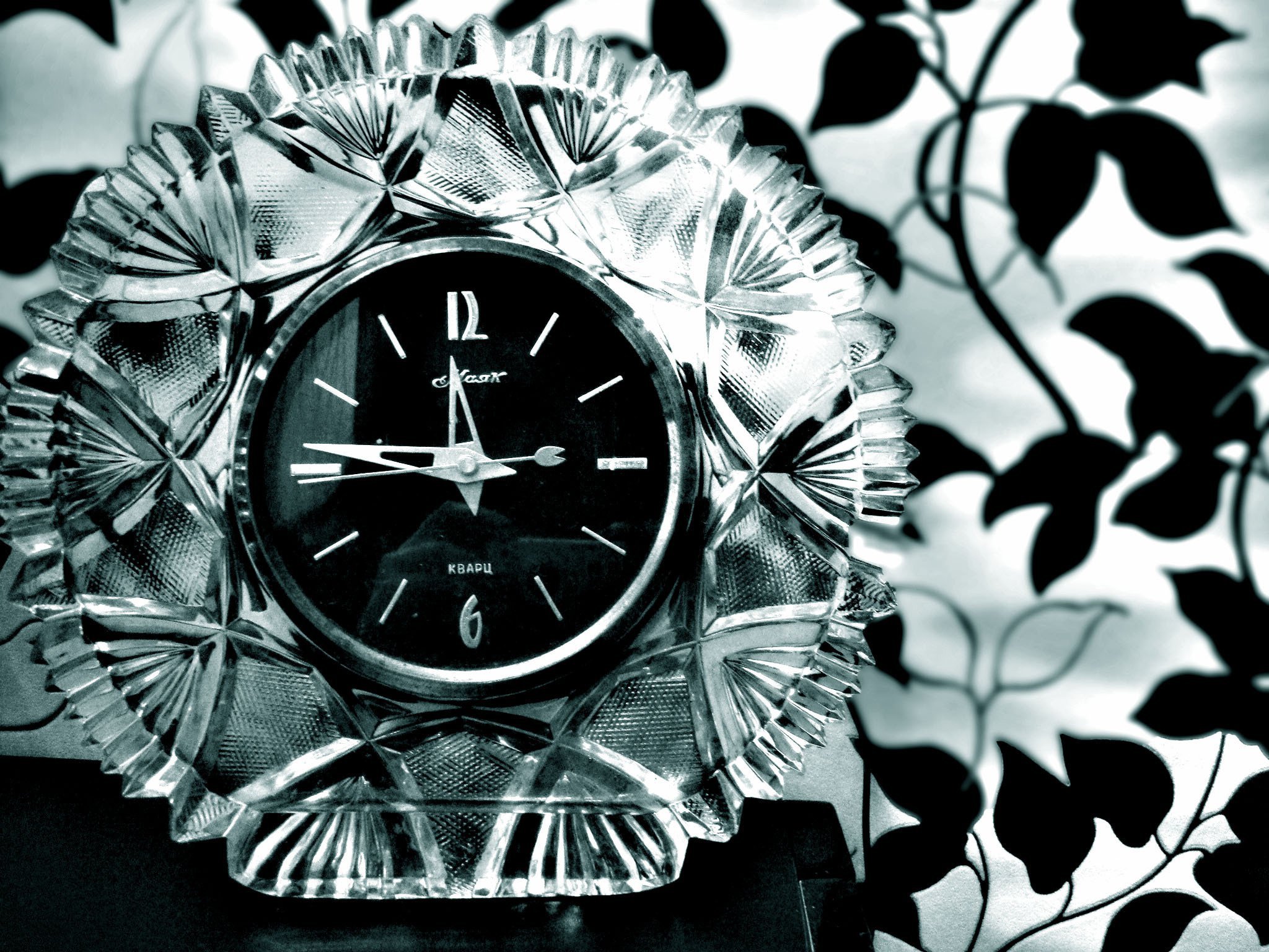 Фото обоев на часы. Красивые часы. Часы абстракция. Красивый фон для часов. Стильные часы на заставку.