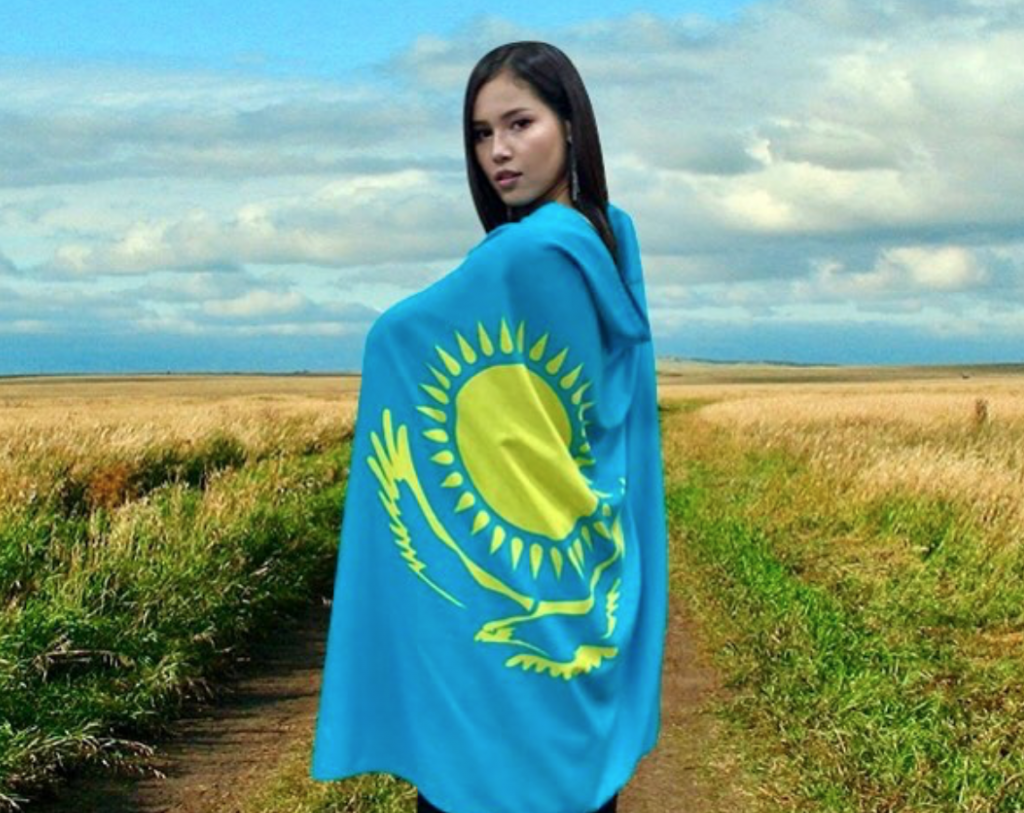 Девушка с флагом Казахстана