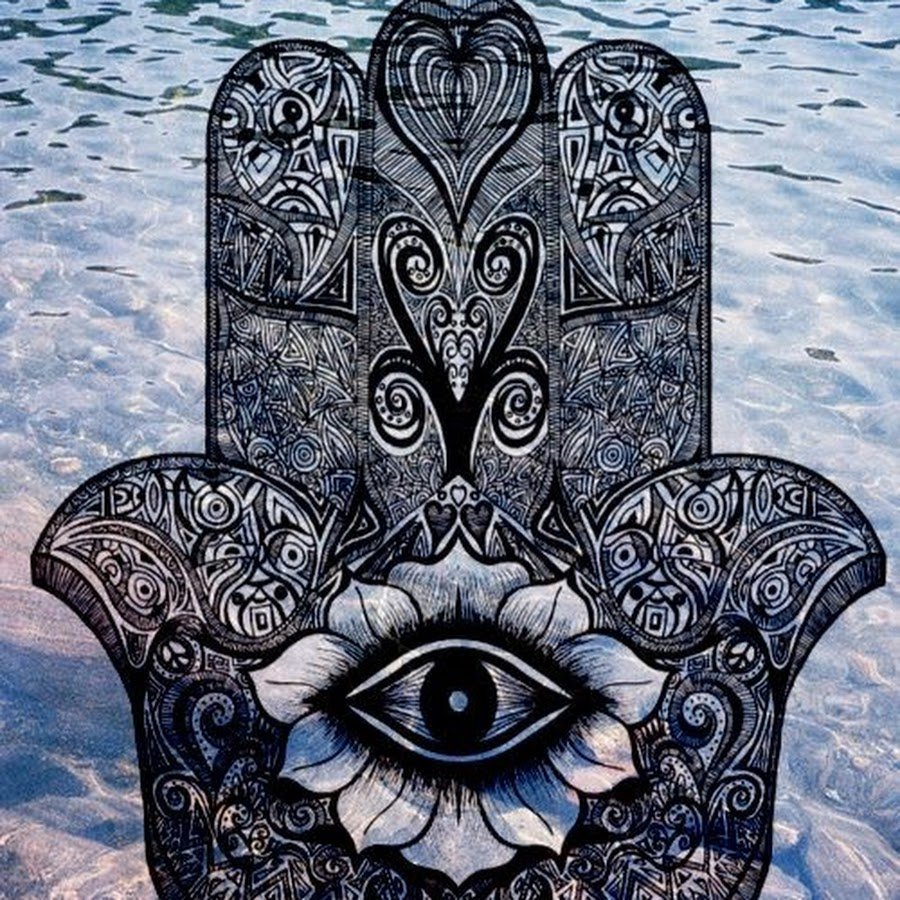 Глазок от сглаза на белом фоне