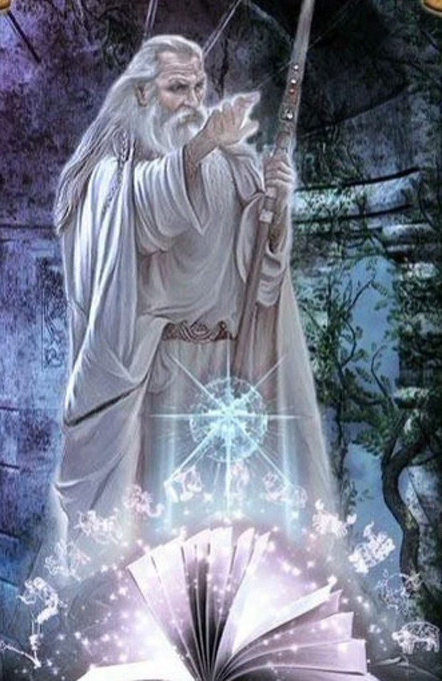 Девушка с магическим шаром