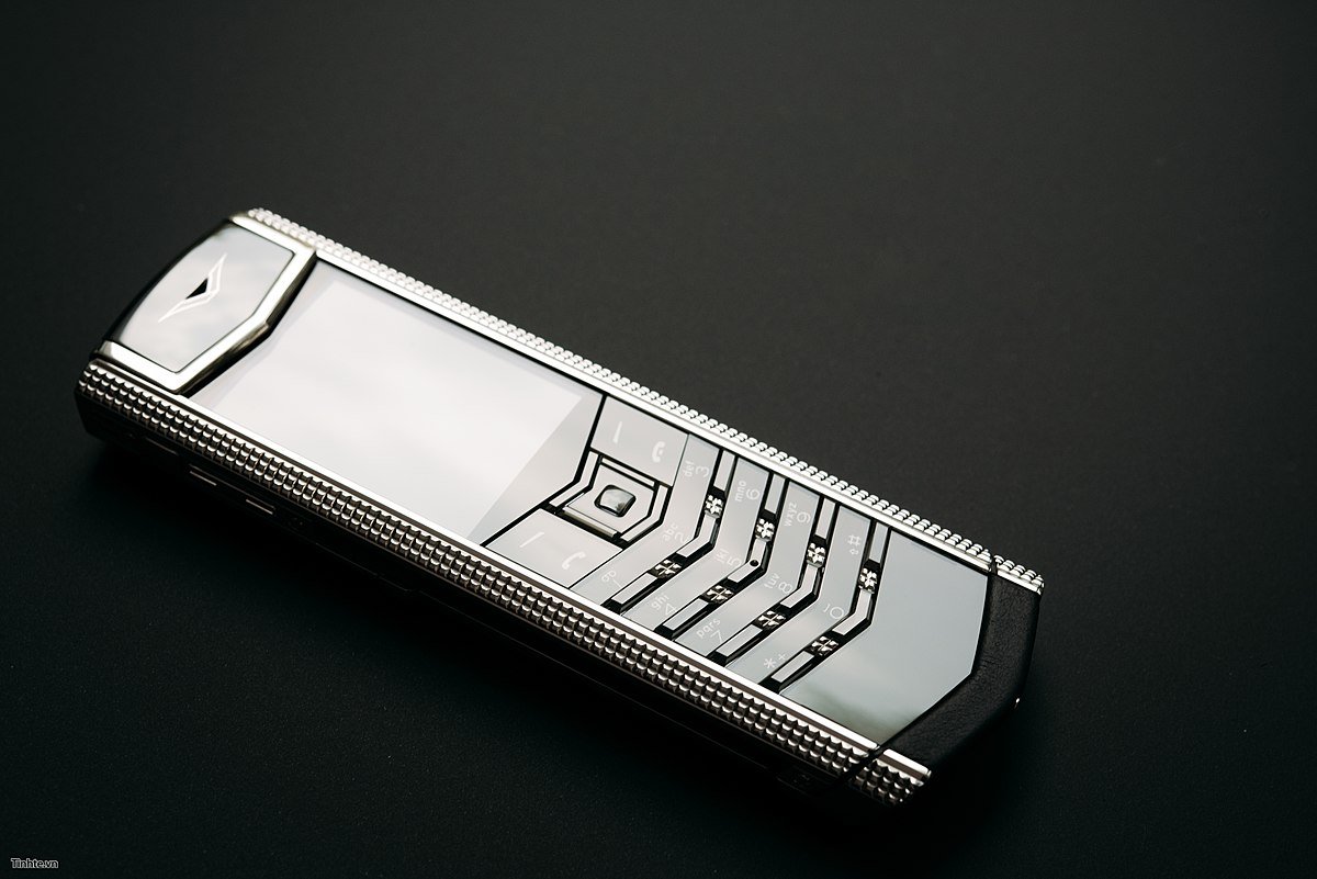 Vertu Signature перламутровый