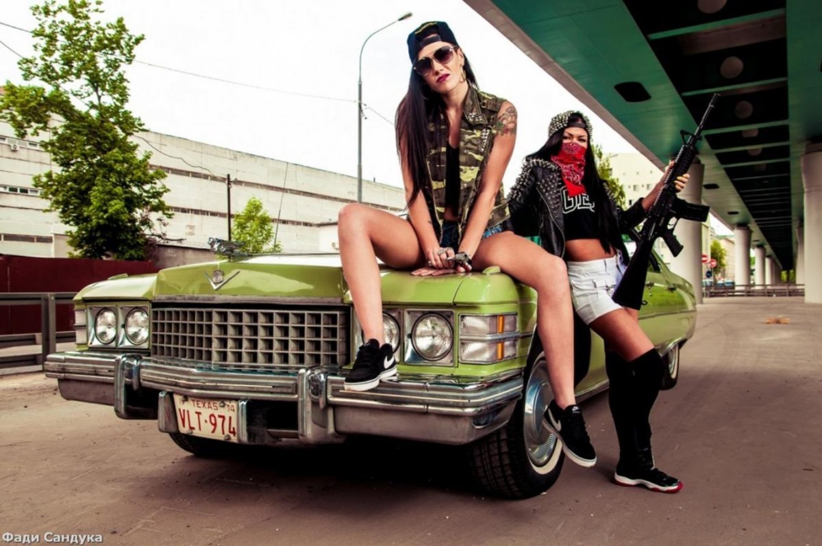 Гангста девушки в машине