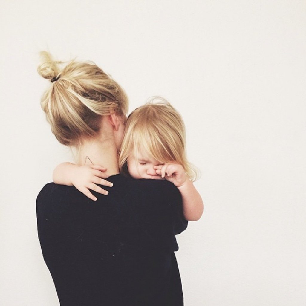 Мама блондинка с ребёнком