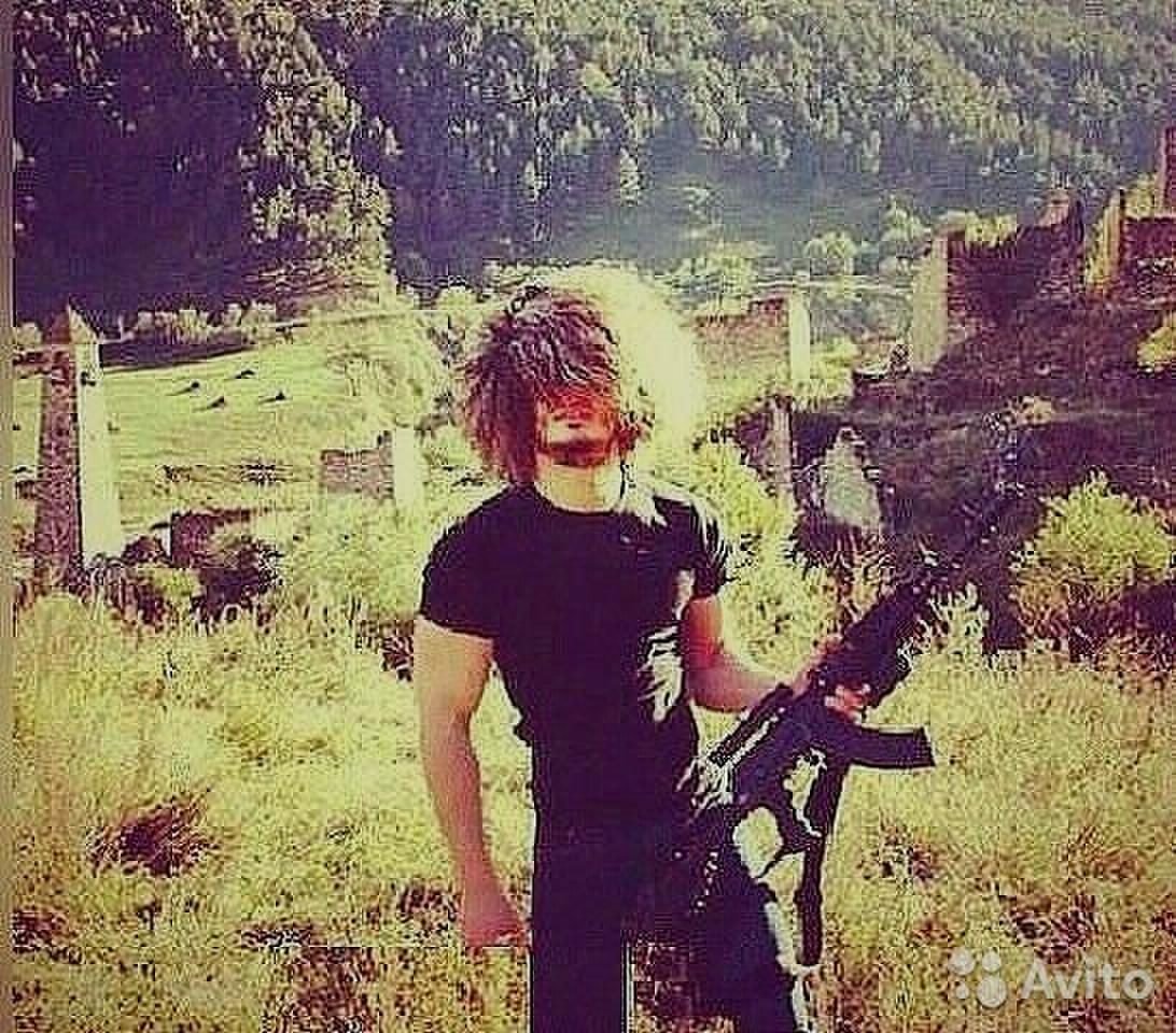 Кавказские парни с оружием