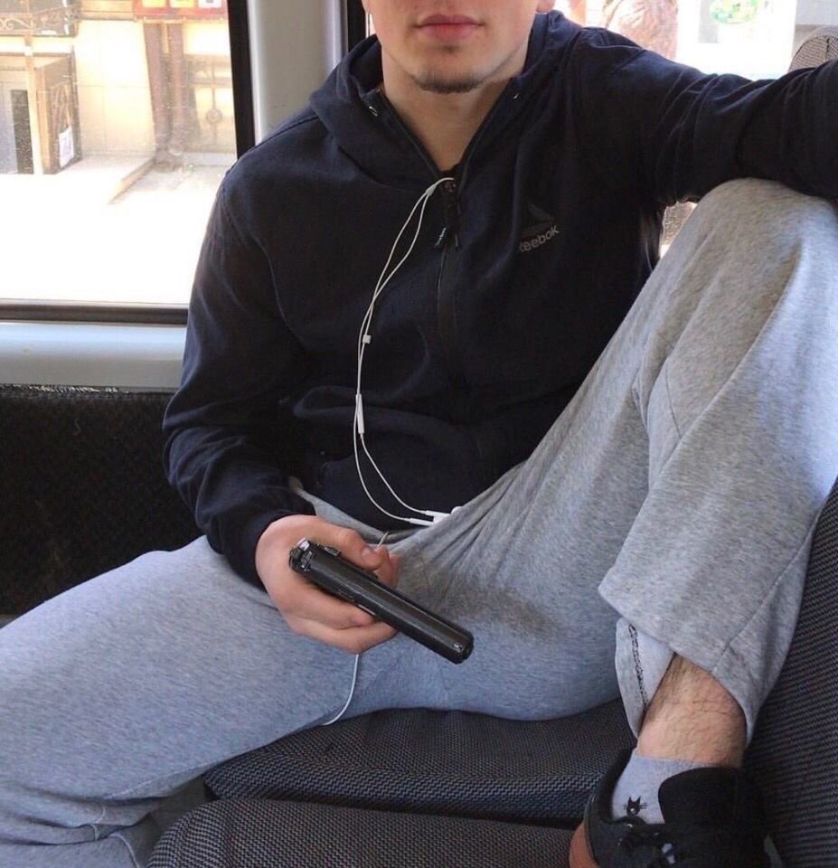 Красивые парни бродяги