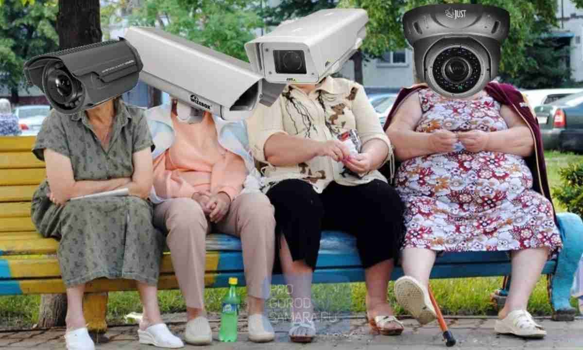 Бабки Сплетницы на лавочке